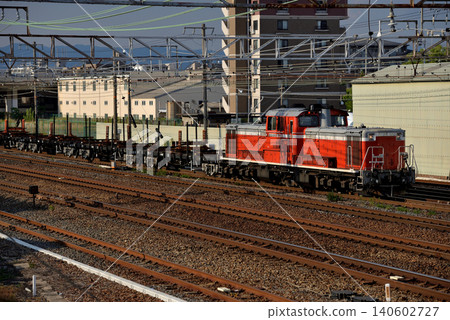 DD511191次軌道交通列車正在東海道線上運行 DD511191次軌道交通列車正在東海道線上運行 140602727