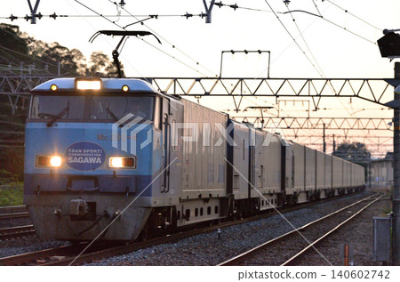 運行於東海道線的M250系列超級鐵路貨運 運行於東海道線的M250系列超級鐵路貨運 140602742