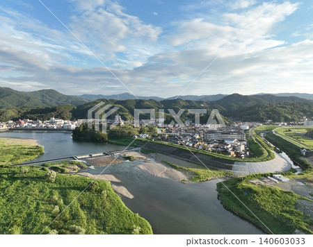 Hijikawa Bridge and Ozu Castle, Ozu City, Ehime Prefecture Hijikawa Bridge and Ozu Castle, Ozu City, Ehime Prefecture 140603033