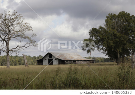 Abandoned Barn Near Alto Texas. Rural East Texas Abandoned Barn Near Alto Texas. Rural East Texas 140605383