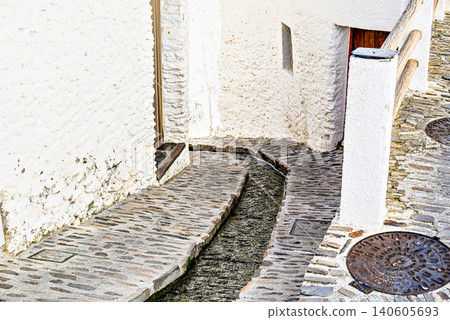 Pampaneira, in the Alpujarra region of Granada, with its narrow, steep streets and water channels running through them 140605693