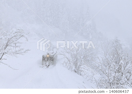 Tadami Line in a blizzard Tadami Line in a blizzard 140606437