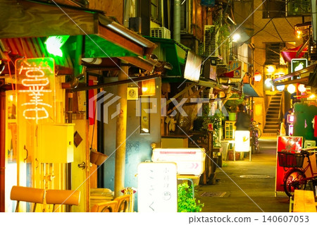 Nishi-Ogikubo, Tokyo: A drinking district with a nostalgic Showa-era atmosphere. Nishi-Ogikubo, Tokyo: A drinking district with a nostalgic Showa-era atmosphere. 140607053