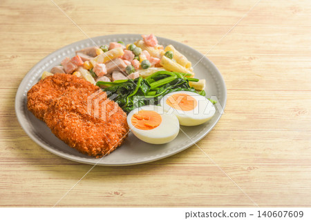 Croquette lunch 140607609