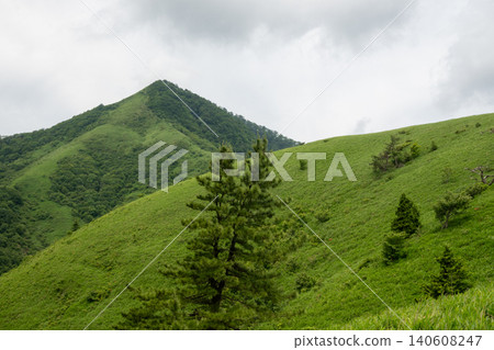 Beautiful scenery of Mt. Shimohiruzen in Maniwa City, Okayama Prefecture, Japan Beautiful scenery of Mt. Shimohiruzen in Maniwa City, Okayama Prefecture, Japan 140608247