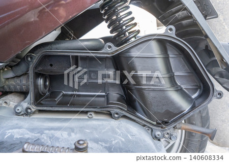 Scooter's air cleaner box with filter removed and oil return 1 140608334
