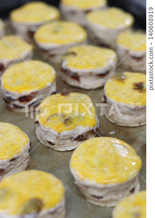 A row of raisin scones 140608919