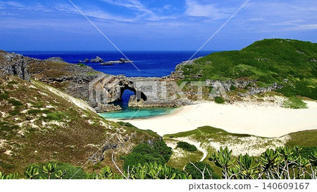The white sandy beach of Ogi Pond on Minamijima Island in the Ogasawara Islands, Tokyo. 140609167