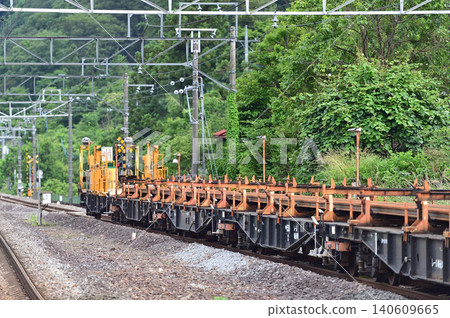 上越線、佃~岩本、JR東日本、EF64-1053(高崎)+長鐵列車 上越線、佃~岩本、JR東日本、EF64-1053(高崎)+長鐵列車 140609665
