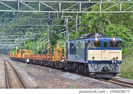 上越線、佃~岩本、JR東日本、EF64-1053(高崎)+長鐵列車 上越線、佃~岩本、JR東日本、EF64-1053(高崎)+長鐵列車 140609677