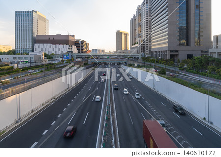 首都高速公路和篠之目交叉口的日落 140610172
