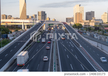首都高速公路和篠之目交叉口的日落 140610173