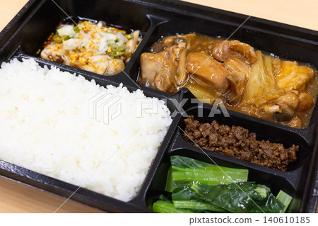 美味的中式紅燒雞便當盒 美味的中式紅燒雞便當盒 140610185