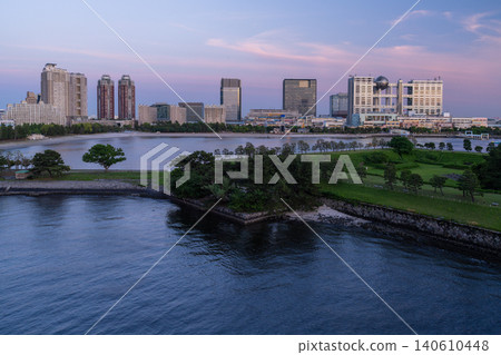 黃昏時的台場公園與台場城市景觀 黃昏時的台場公園與台場城市景觀 140610448