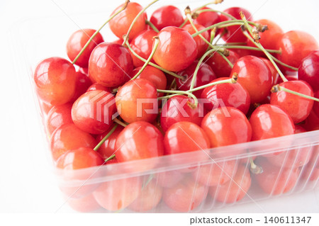 Cherries in a pack 140611347