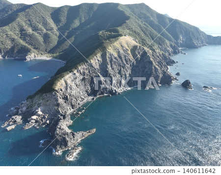 高重岬與蔚藍大海：俯瞰豐後海峽的岬角，愛媛縣愛南町 140611642