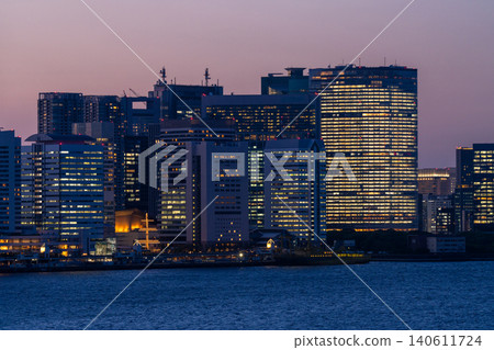 The Shiodome office building cluster and the night view of Tokyo Bay The Shiodome office building cluster and the night view of Tokyo Bay 140611724