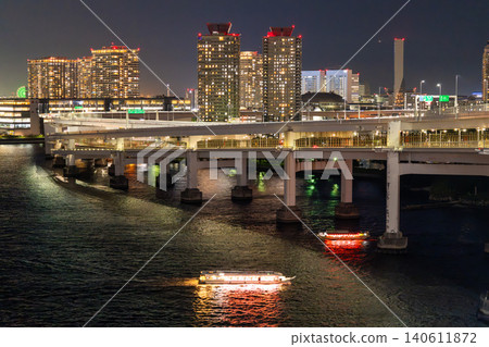 Night view of Odaiba in the Tokyo Bay area 140611872