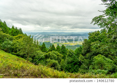 從長安寺到姬神山:福知山鬱鬱蔥蔥的綠植和城市景觀 *照片拍攝地點在作品的評論部分中已註明。 從長安寺到姬神山:福知山鬱鬱蔥蔥的綠植和城市景觀 *照片拍攝地點在作品的評論部分中已註明。 140612780
