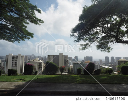 A breathtaking panoramic view of the cityscape and mountains of Honolulu, Hawaii. 140613308