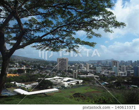 A breathtaking panoramic view of the cityscape and mountains of Honolulu, Hawaii. 140613371