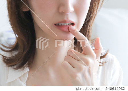 關心牙齒的女性 140614982