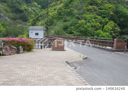 沖之島町水庫銚子水壩的景色。 沖之島町水庫銚子水壩的景色。 140616248