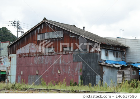 Rusted Tin Hut Rusted Tin Hut 140617580