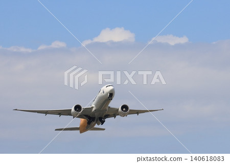 客機起飛 140618083