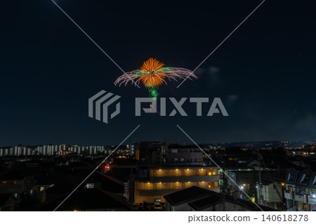 Gorgeous fireworks lighting up the summer night sky Gorgeous fireworks lighting up the summer night sky 140618278