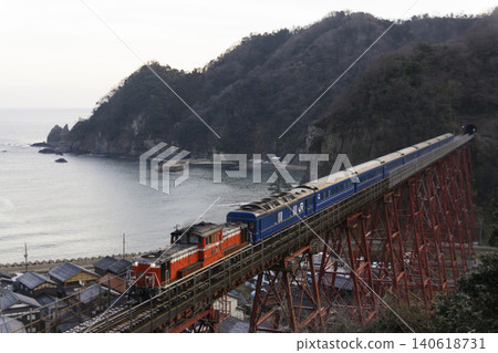 Sleeper limited express Izumo across the Ibu Railway Sleeper limited express Izumo across the Ibu Railway 140618731