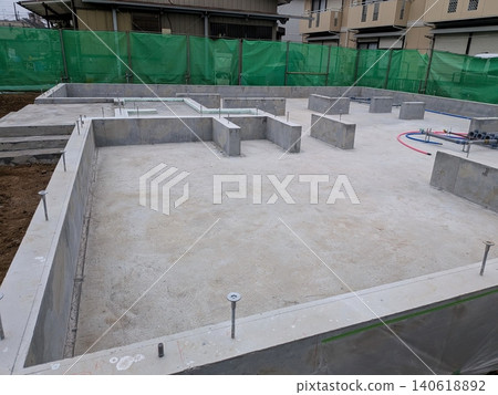 新建獨立式住宅的地基工程 獨立式住宅的地基工程 已開始地基工程的施工現場 140618892