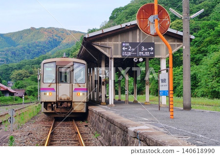 [Hiroshima Prefecture] Geibi Line train stopped at Bingo-Ochiai Station 140618990