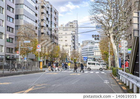 東京中央區築地本願寺十字路口和築地站周圍的街景 東京中央區築地本願寺十字路口和築地站周圍的街景 140619355