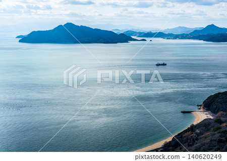 [Setonaikai National Park] The Seto Inland Sea in early winter as seen from Ojo Kirishiyama Park, Yugejima and Innoshima islands, Fukuyama City, Hiroshima Prefecture 140620249