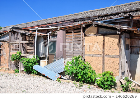 Dilapidated wooden vacant house 140620269