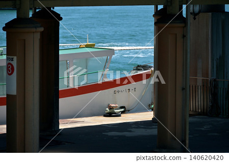 A stroll through Onomichi in early summer, and a boat to a retro Showa-era island. A stroll through Onomichi in early summer, and a boat to a retro Showa-era island. 140620420