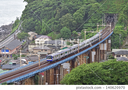 東海道本線,根武川 - 早川,JR東日本,E235系 1000系,J-01編隊(鎌倉),試運行。 東海道本線,根武川 - 早川,JR東日本,E235系 1000系,J-01編隊(鎌倉),試運行。 140620970