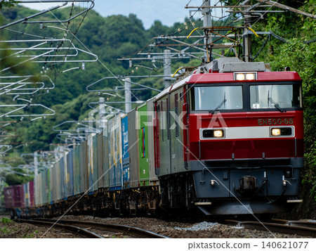 幹線上的貨運列車 140621077