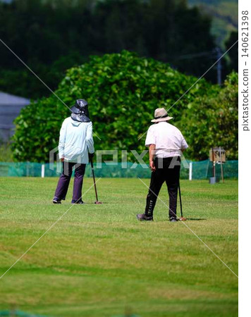 The elderly who enjoys the gateball The elderly who enjoys the gateball 140621398