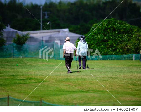 The elderly who enjoys the gateball The elderly who enjoys the gateball 140621407