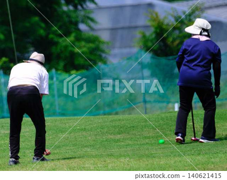 The elderly who enjoys the gateball The elderly who enjoys the gateball 140621415