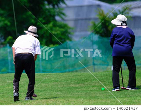 The elderly who enjoys the gateball The elderly who enjoys the gateball 140621417