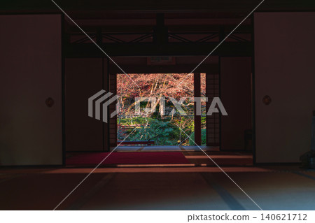 金剛林寺:從日式房間看到的花園景觀。 金剛林寺:從日式房間看到的花園景觀。 140621712