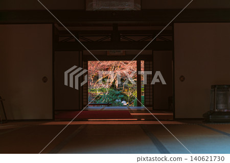 金剛林寺:從日式房間看到的花園景觀。 金剛林寺:從日式房間看到的花園景觀。 140621730