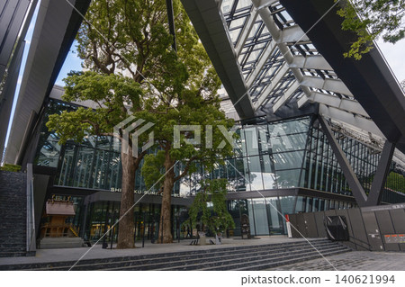 新宿住友大廈入口,這是一棟位於西新宿的超高層建築。 新宿住友大廈入口,這是一棟位於西新宿的超高層建築。 140621994