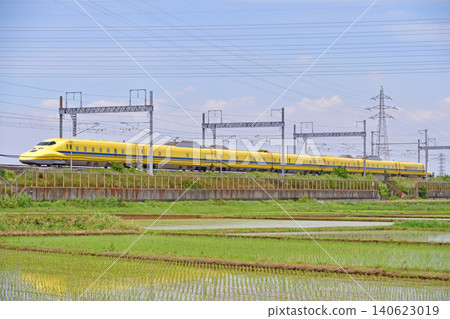 Tokaido Shinkansen Shin-Yokohama-Odawara JR West 923-3000 series T5 train (Hakata) Doctor Yellow Tokaido Shinkansen Shin-Yokohama-Odawara JR West 923-3000 series T5 train (Hakata) Doctor Yellow 140623019