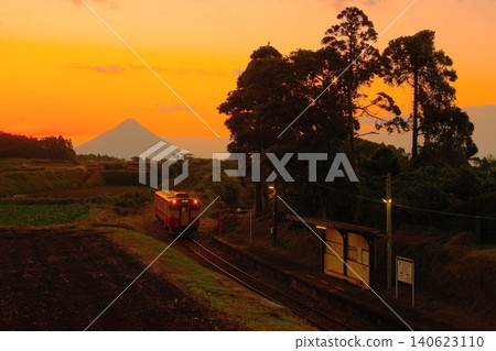 Matsugaura Station bathed in the winter morning sun 140623110