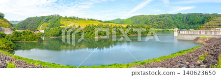 鳥取市(鳥取縣)東野水壩和稻葉萬葉湖全景 *照片拍攝地點在作品的評論部分中註明。 鳥取市(鳥取縣)東野水壩和稻葉萬葉湖全景 *照片拍攝地點在作品的評論部分中註明。 140623650