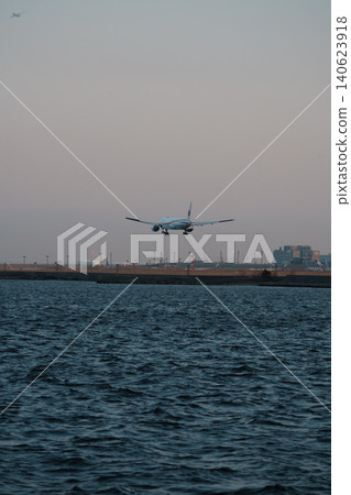 Airplane before landing Airplane before landing 140623918